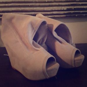 Open toed boots for women